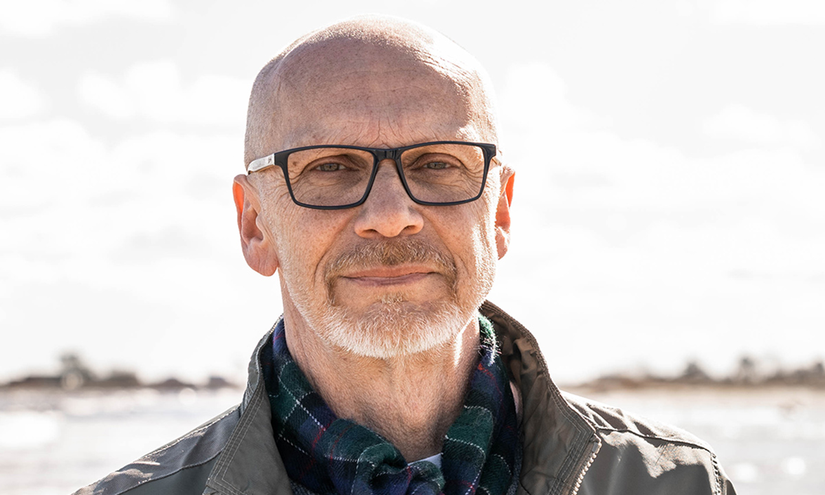 Man med glasögon